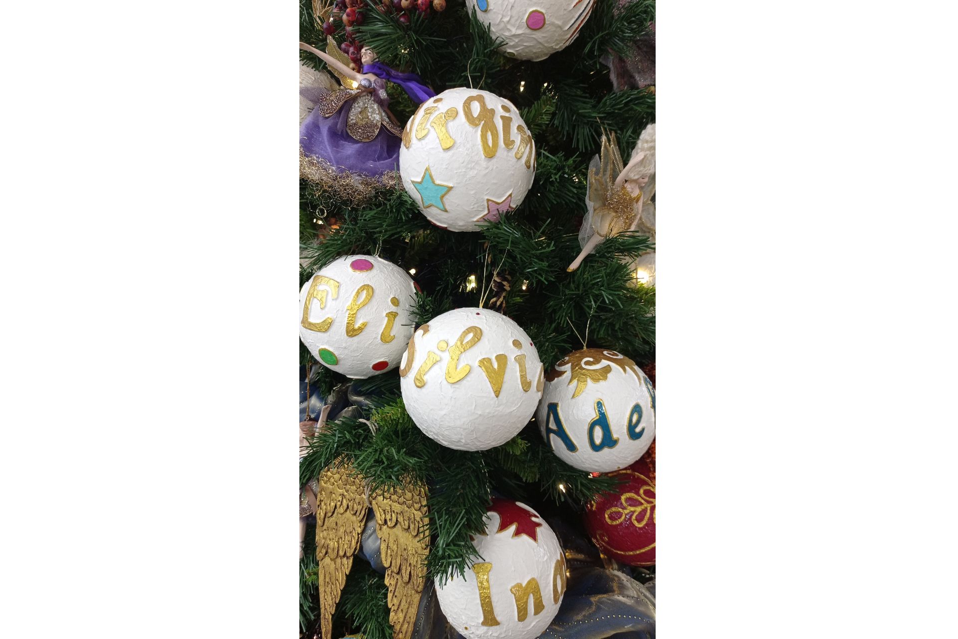 Bola personalizada con nombre y circulos de colores - Imagen 5