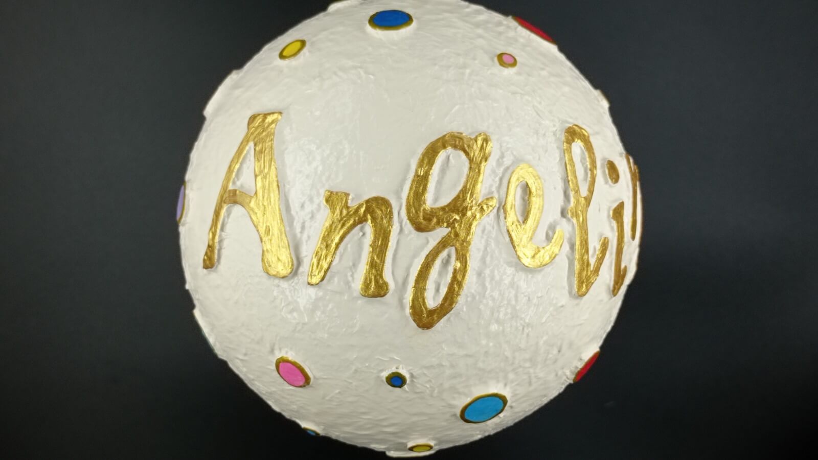 Bola personalizada con nombre y circulos de colores - Imagen 2