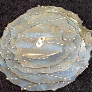 Flor tela plana tornaso y lunares oro con lentejuelas