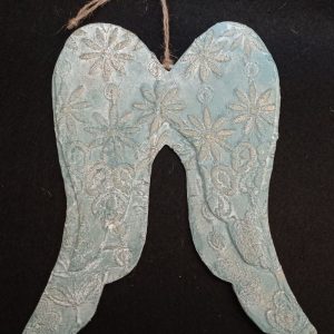 Alas de ángel relieve flores tiza oro viejo