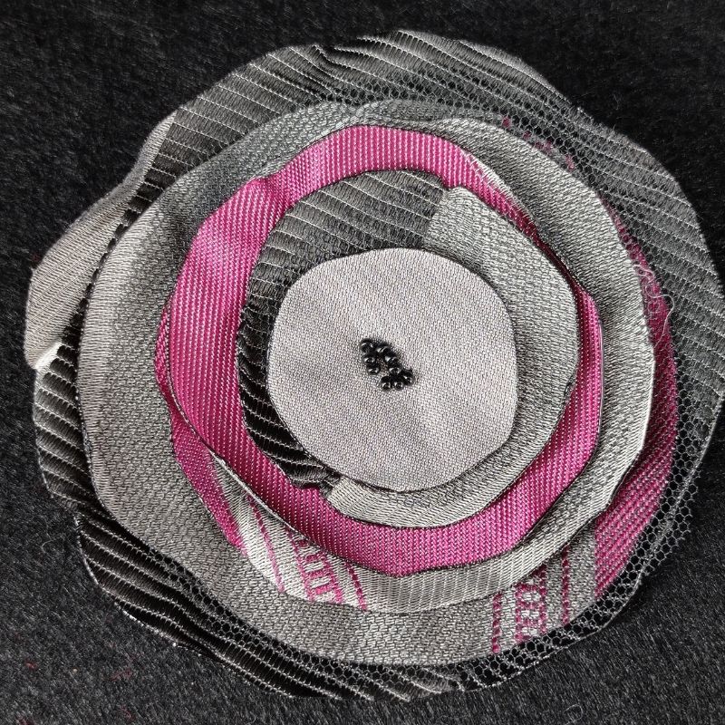 Flor tela estampada rosa y gris