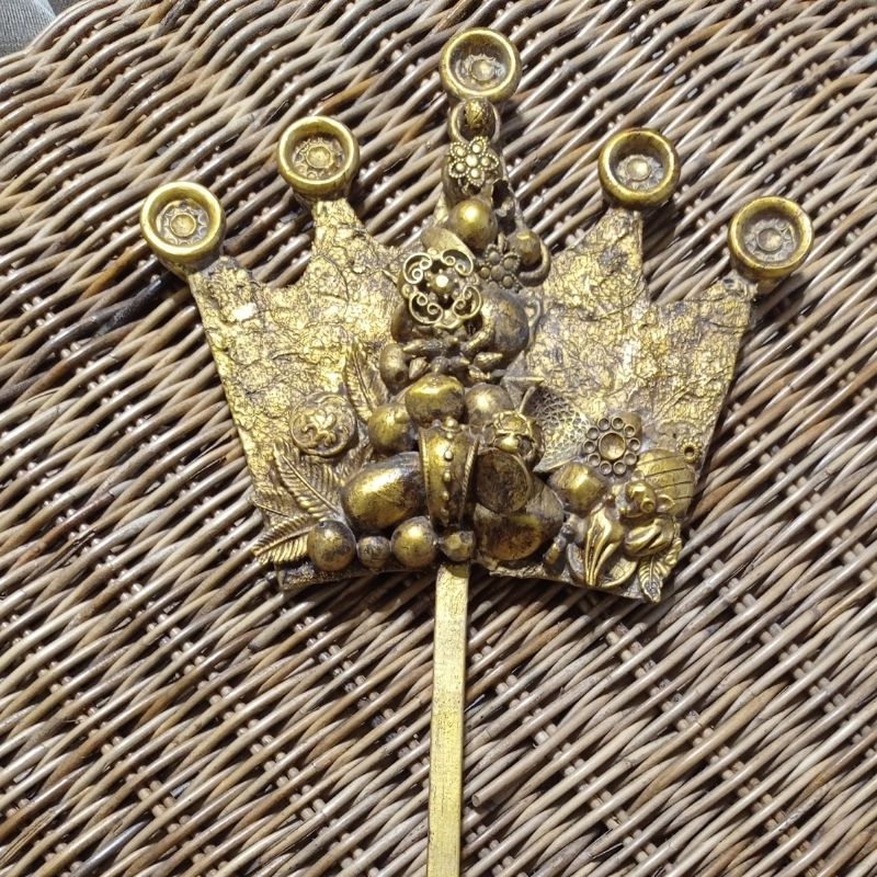 Punta de árbol Gaspar oro viejo con cervatillo