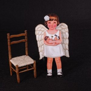 Angelito papel niña con muñeca en brazos