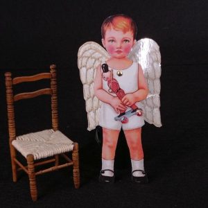Angelito papel niño con soldadito de juguete