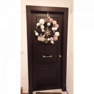 Corona de navidad tonos gris y marron