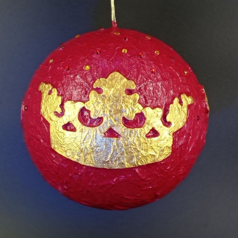 Bola 12cm las 3 coronas de los reyes en rojo - Imagen 2