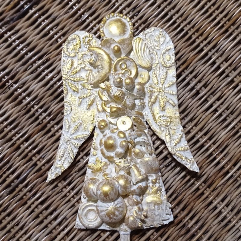 Punta de árbol Ángel beis y dorado con corazón - Imagen 3