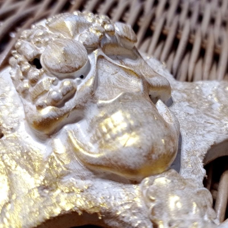 Punta de árbol Baltasar beis y dorado con calavera - Imagen 4