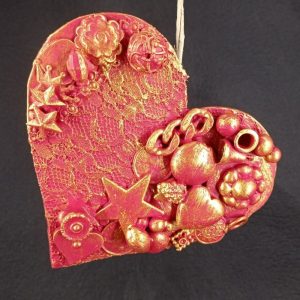 Corazón con abalorios con cadena