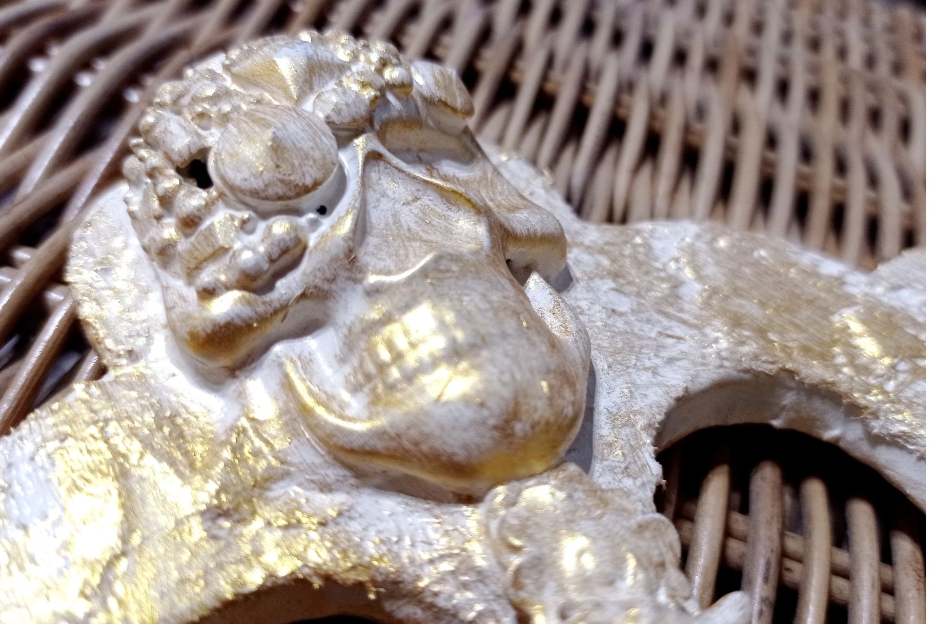 Punta de árbol Baltasar beis y dorado con calavera - Imagen 8