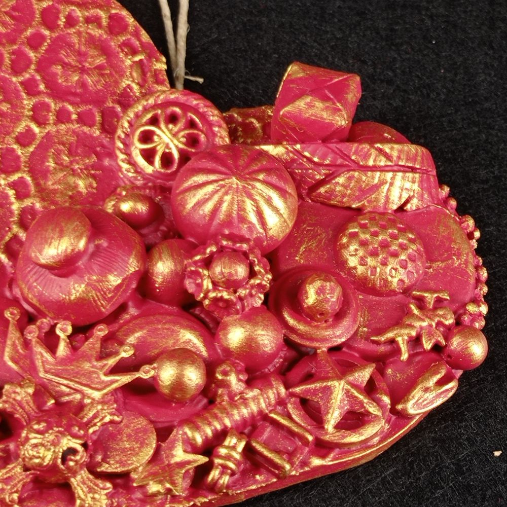 Corazón con abalorios con angelito pequeño - Imagen 4