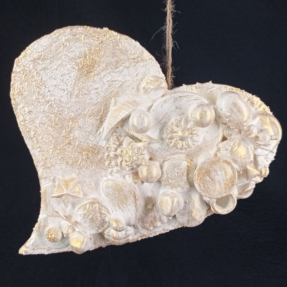 Corazón con abalorios beis con pez - Imagen 4