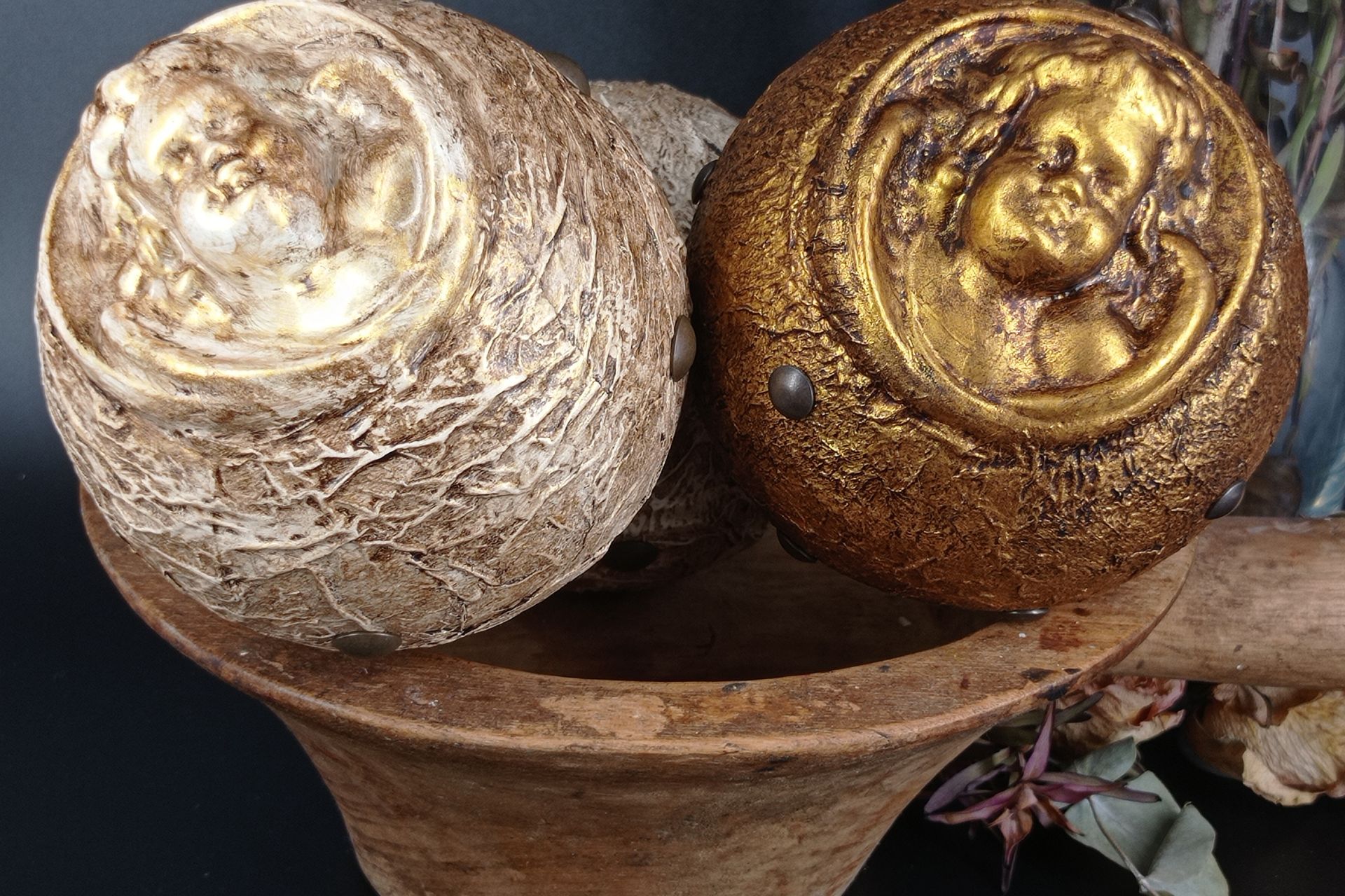 Bola 12cm Ángel rosetón dorada - Imagen 5