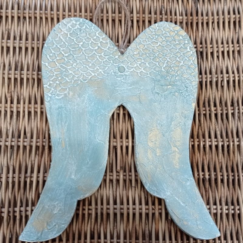 Alas de ángel tallada celeste antiguo